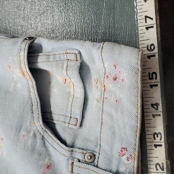 CELEBRITY PINK. HI-RISE SHORTS, FRAY HEM 13/31 NWT light blue with floral design - Picture 11 of 12